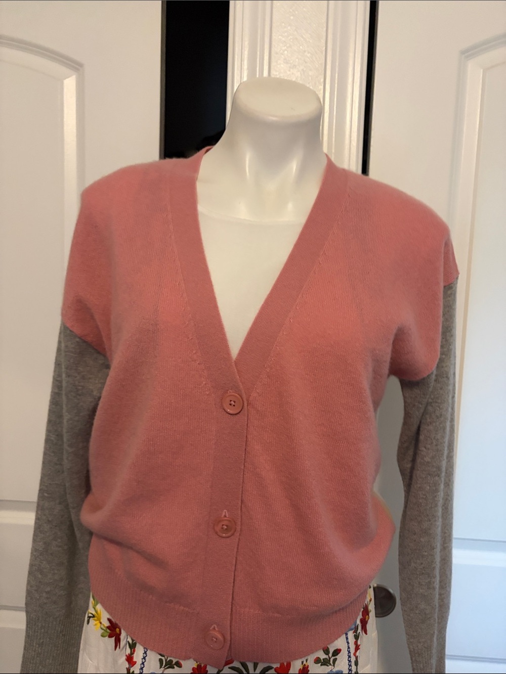 Magaschoni cashmere Rose Pink & Heather Gray V-Neck Button Cardigan